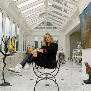 Véronique Sanson vit dans un havre de paix,

Archives - Rendez-vous avec Véronique Sanson à son domicile.
© Michel Marizy via Bestimage