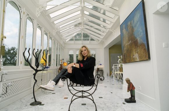 Véronique Sanson vit dans un havre de paix,

Archives - Rendez-vous avec Véronique Sanson à son domicile.
© Michel Marizy via Bestimage