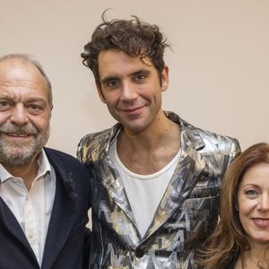 Eric Dupond-Moretti et sa compagne Isabelle Boulay - Mika est en backstage après son deuxième concert à la Philharmonie de Paris le 24 octobre 2021.

© Cyril Moreau / Bestimage