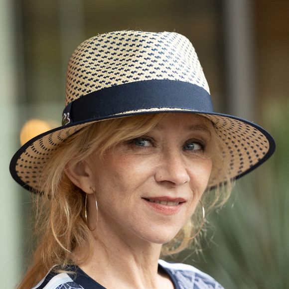 Sylvie Testud au village lors des Internationaux de France de Tennis de Roland Garros 2025, à Paris, France, le 7 juin 2025. © Cyril Moreau/Bestimage