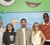 Pour incarner les personnages inédits de ce cinquième volet, Disney et Pixar ont en effet fait appel à une génération de talents.

Marine Leonardi, Richard Darbois, Laura Felpin, Jonathan Cohen, Lindsey Collins, Pete Docter, Barbara Tissier, Jean-Pascal Zadi et Jean-Philippe Puymartin - Première de "Toy Story 5" au Cirque d'Hiver à Paris le 14 juin 2026. © Coadic Guirec/Bestimage