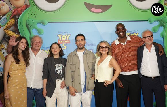 Pour incarner les personnages inédits de ce cinquième volet, Disney et Pixar ont en effet fait appel à une génération de talents.

Marine Leonardi, Richard Darbois, Laura Felpin, Jonathan Cohen, Lindsey Collins, Pete Docter, Barbara Tissier, Jean-Pascal Zadi et Jean-Philippe Puymartin - Première de "Toy Story 5" au Cirque d'Hiver à Paris le 14 juin 2026. © Coadic Guirec/Bestimage