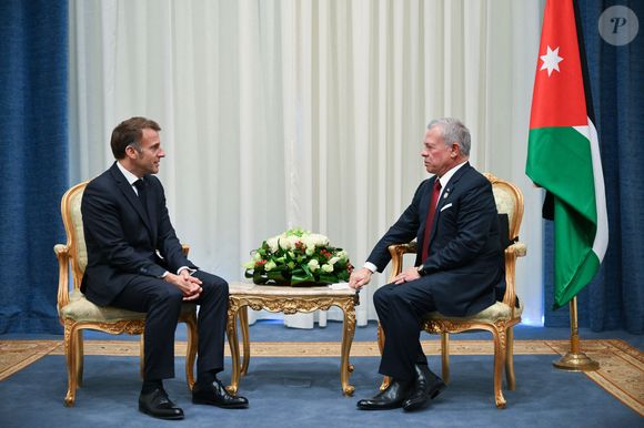 Le président français Emmanuel Macron rencontre le roi Abdallah II de Jordanie à Sharm El Sheikh, en Égypte, le 13 octobre 2025, avant de participer à un sommet sur la paix. © Eliot Blondet/Pool/Bestimage