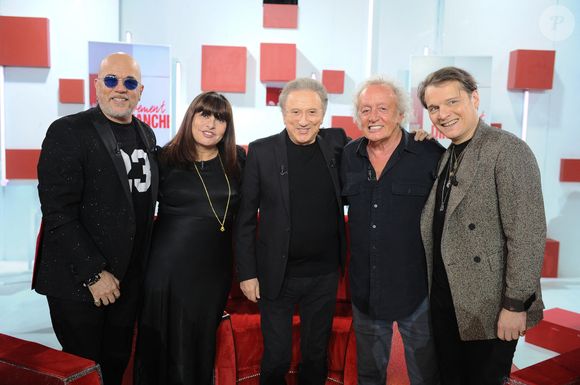 Exclusif - Pascal Obispo, Geneviève Delpech, Michel Drucker, Didier Barbelivien et Bénabar lors de l'enregistrement de l'émission "Vivement dimanche" au studio Rive Gauche, présentée par M. Drucker avec une diffusion sur France 3 le 1er février 2026. © Guillaume Gaffiot/Bestimage