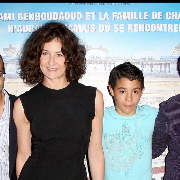 Samen Télesphore Teunou, connu pour son apparition dans le film culte Neuilly sa mère !, a depuis complètement changé de voie.

Archives — Julien Lafferière, Djamel Bensalah, Valérie Lemercier, Samy Seghir, Isaac Sharry et Jérémy Denisty — Avant-première du film « Neuilly sa mère ! » au cinéma Gaumont Marignan. © Guillaume Gaffiot/Bestimage