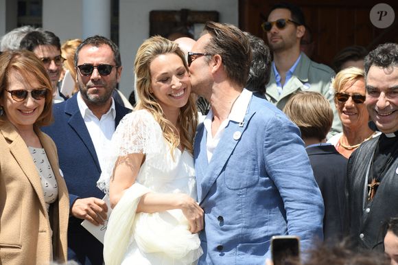 Leur relation s’est construite avec le temps malgré leur différence d’âge...

Laura Smet et son frère David Hallyday assistant à son mariage à l'église avec Raphaël Lancrey Javal le 15 juin 2019 à l'église Notre-Dame-Des-Flots au Cap Ferret, France.  © Abacapress.com