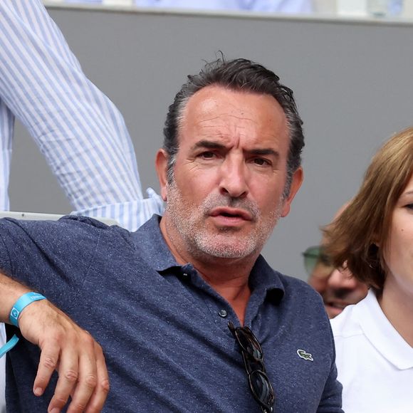 Jean Dujardin et sa femme Nathalie Péchalat - Célébrités en tribunes des Internationaux de France de tennis de Roland Garros 2023 à Paris le 11 juin 2023. © Jacovides-Moreau/Bestimage