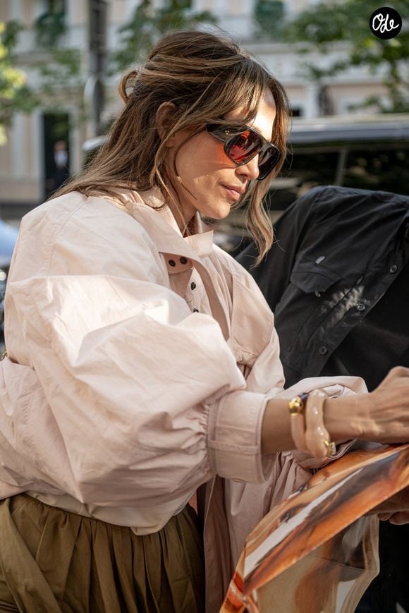 Un séjour d’exception dont les tarifs peuvent atteindre 14 200 euros la nuit.

Jennifer Lopez arrive à l'hôtel La Réserve Paris à Paris pendant la Paris Fashion Week Haute Couture 2026.

Backgrid UK/ Bestimage