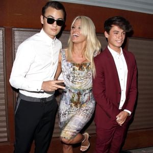La campagne dévoile un carrousel de vidéos intimistes et romancées de leur quotidien complice.

Pamela Anderson et ses fils Dylan Jagger Lee, Brandon Thomas Lee - Tapis rouge du " Mercy for Animals Hidden Heroes Gala 2015 " à Los Angeles, le 29 Août 2015.

©Bestimage