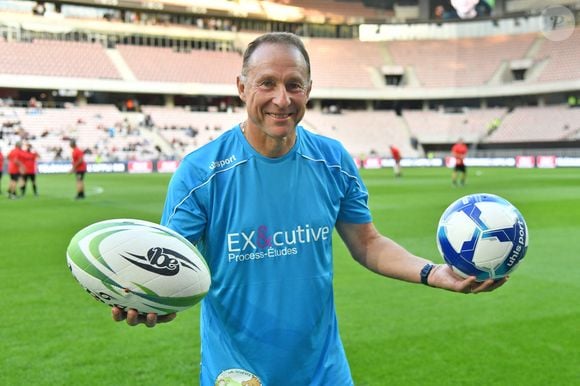Jean-Pierre Papin - Match des Légendes, la rencontre qui mêle le football et le rugby au profit de l'association de P. Olmeta (ancien gardien de but et co-fondateur de l'association), "Un sourire, un espoir pour la vie" s'est déroulé à Nice à l'Allianz Riviera, le 26 septembre 2022. L'association de P. Olmetta est engagée en faveur des enfants atteints de cancer ou de maladie orpheline. © Bruno Bebert/Bestimage