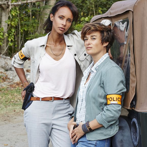 En revanche, pour Sonia Rolland, c'est plus difficile : "Je ne vis pas toujours bien cet éloignement."

Sonia Rolland et Béatrice de La Boulaye sur le tournage de la série "Tropiques criminels" en Martinique diffusée le 22 novembre sur France 2. Le 8 mai 2019 © Sylvie Castioni / Bestimage