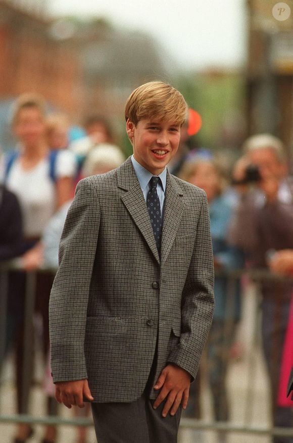 Le prince William arrive pour son premier trimestre à Eton College le 6 septembre 1995. Photo by UPPA/Photoshot/Avalon/ABACAPRESS.COM