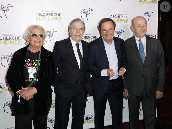 Véronique de Villèle, Bruno Dubois, Michel-Edouard Leclerc, Olivier de Ladoucette - Photocall du XVème gala pour la Fondation Recherche Alzheimer à l'Olympia à Paris le 14 mars 2022. Sous la direction artistique de P. Souchon, des grands noms de la chanson française se mobilisent autour d'un concert sur le thème « 2 générations chantent pour la 3ème". L'intégralité des bénéfices de cette soirée servira à financer la recherche sur la maladie d'Alzheimer. © Photo Marc Ausset-Lacroix/Bestimage