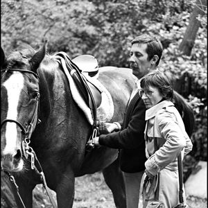 L'acteur à la célèbre moustache était un passionné des chevaux.

Archives - Jean Rochefort et sa première femme Alexandra en 1977.
AGENCE / BESTIMAGE