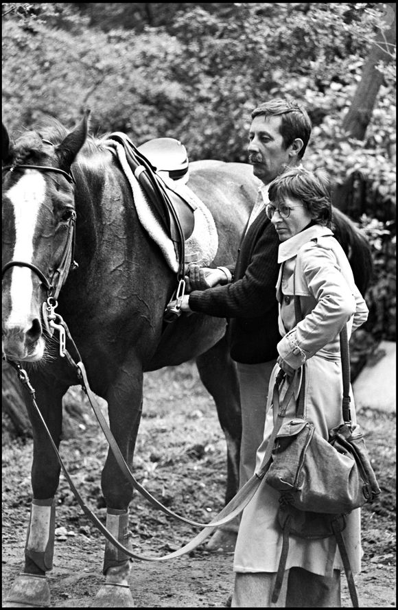 L'acteur à la célèbre moustache était un passionné des chevaux.

Archives - Jean Rochefort et sa première femme Alexandra en 1977.
AGENCE / BESTIMAGE