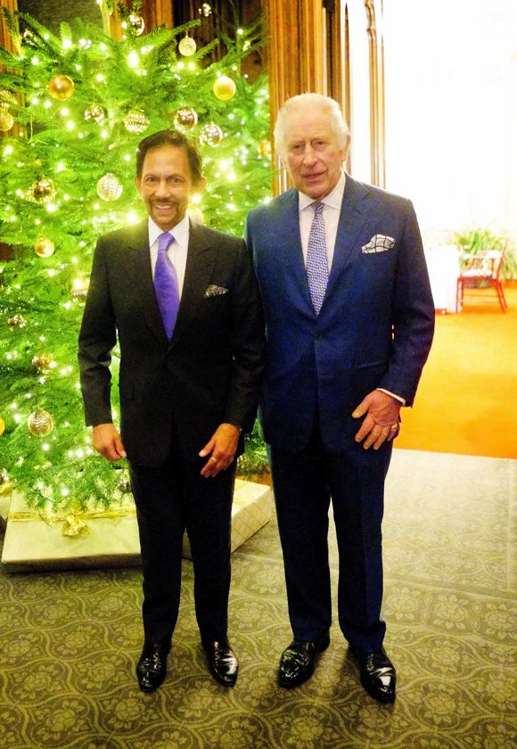 Le roi Charles III d'Angleterre tient une audience avec le sultan de Brunei, Hassanal Bolkiah au château de Windsor, Berkshire, Royaume Uni, le 13 décembre 2022.

Photo : PA Photo/ Bestimage