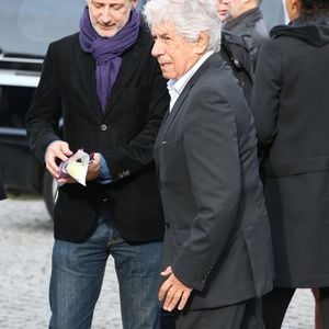 Antoine de Caunes et Philippe Gildas - Arrivees aux obseques de Gilles Verlant au cimetiere du Pere-Lachaise a Paris. Le 4 octobre 2013
JACOVIDES-BORDENAVE / BESTIMAGE