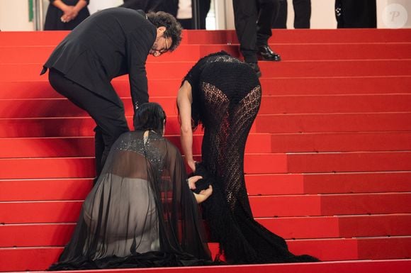 Heureusement, plus de peur que de mal. Ses camarades, particulièrement réactifs, sont immédiatement intervenus.

Noémie Merlant, Marion Cotillard - Montée des marches du film " Roma elastica " lors du 79ème Festival International du Film de Cannes, le 20 mai 2026. © Jacovides-Moreau / Bestimage