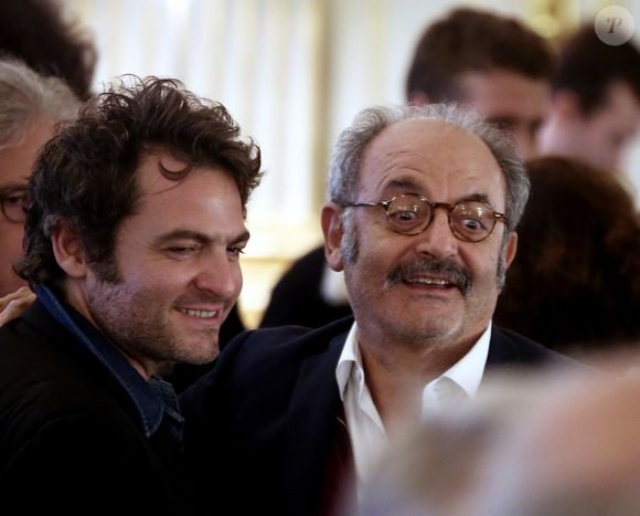 Le chanteur M (Matthieu Chedid) et son père Louis Chedid - Audrey Azoulay a fait Commandeur de l'ordre des Arts et des Lettres, Louis Chedid dans le salon du Ministère à Paris, le 25 Octobre 2016. © Dominique Jacovides/Bestimage