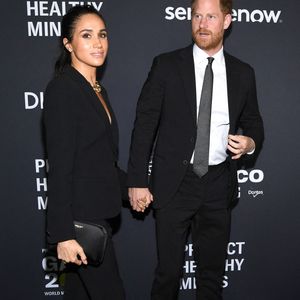 Harry était lui en costume noir et cravate grise.

Meghan, duchesse de Sussex et le prince Harry, duc de Sussex, troisième gala annuel de la Journée mondiale de la santé mentale organisé par Project Healthy Minds, Spring Studios, New York, NY, 9 octobre 2025. (Photo par Anthony Behar/Sipa USA)