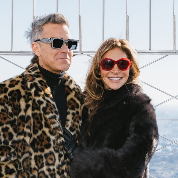 Si aujourd'hui, il est heureux en ménage avec son épouse Ayda Field, tout n'a pas été si rose.
14 janvier 2025, New York, Ny, États-Unis : Robbie Williams et Ayda Field visitent l'Empire State Building pour célébrer la sortie de ''Better Man'' à l'Empire State Building à New York. Le 14 janvier 2025.
©Zuma Press / Bestimage