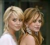 Mais à 20 ans, en 2006, elles se sont lancées dans l'aventure de la mode...

Mary-Kate et Ashley lors de l'inauguration de leur étoile sur le Hollywood Walk of Fame, à Los Angeles, le 30 avril 2004. Alain Rolland / Maxima Prod / Bestimage