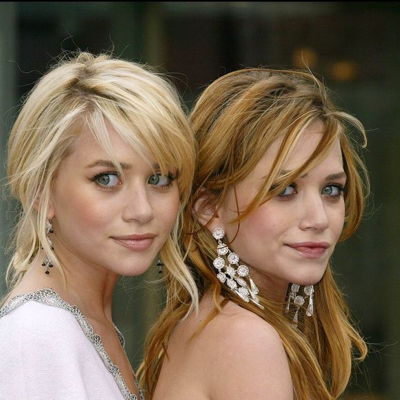 Mais à 20 ans, en 2006, elles se sont lancées dans l'aventure de la mode...

Mary-Kate et Ashley lors de l'inauguration de leur étoile sur le Hollywood Walk of Fame, à Los Angeles, le 30 avril 2004. Alain Rolland / Maxima Prod / Bestimage
