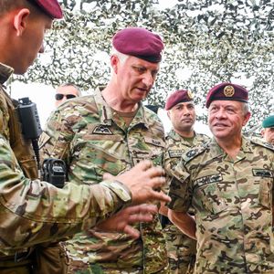 Le roi Philippe de Belgique, en compagnie du roi Abdallah II de Jordanie, visite le centre d'entraînement militaire KASOTC à Amman (Jordanie), le 14 juin 2023. © Frédéric Andrieu/Bestimage