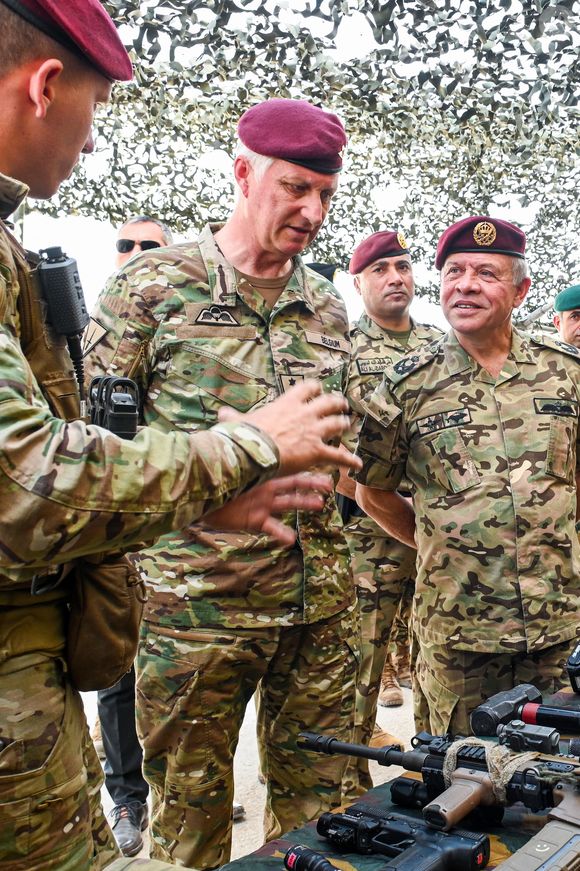 Le roi Philippe de Belgique, en compagnie du roi Abdallah II de Jordanie, visite le centre d'entraînement militaire KASOTC à Amman (Jordanie), le 14 juin 2023. © Frédéric Andrieu/Bestimage