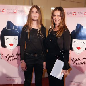 Le  mars dernier, Zoé Petit annonçait se trouver à l’hôpital

Agathe de La Fontaine et sa fille Zoé  (fille d'Emmanuel Petit) - Gala du Coeur donné au profit de l'association Mécénat Chirurgie Cardiaque, avec un récital du pianiste Miroslav Kultyshev à la Salle Gaveau à Paris le 30 janvier 2017. © Philippe Doignon/Bestimage