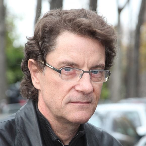Francis Cabrel a transformé la naissance de chacune de ses trois filles en source d'inspiration musicale.

Francis Cabrel arrive à l'émission 'Vivement Dimanche' à Paris, France. Photo par Denis Guignebourg/ABACAPRESS.COM