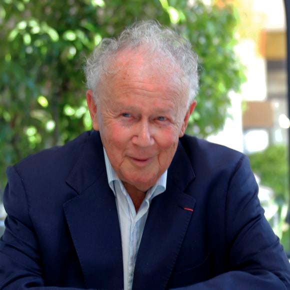Le monde des médias français est en deuil. Philippe Bouvard n'est plus : le célèbre journaliste s'est éteint à l'âge de 96 ans.

Philippe Bouvard pose à Cannes.

Patrice Lapoirie / Nice Matin / Bestimage