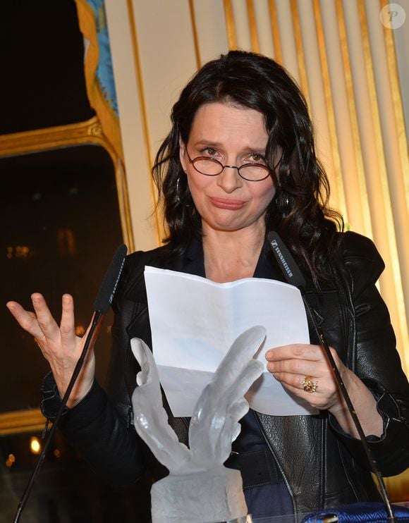 Juliette Binoche reçoit le "French Cinema Award Unifrance" au Ministère de la Culture à Paris, le 19 janvier 2018. © CVS/Veeren/Bestimage