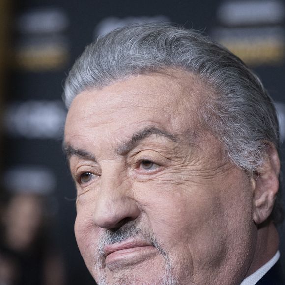 L'acteur Sylvester Stallone participe à un événement sur le tapis rouge à l'occasion de la 48e cérémonie des Kennedy Center Honors, au Kennedy Center de Washington, DC, le dimanche 7 décembre 2025. 
Photo de Mattie Neretin/SPUS/ABACAPRESS.COM