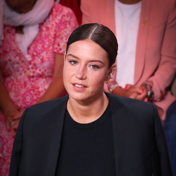 Sa maman a également partagé une particularité physique singulière qui influence ses amitiés.

Exclusif - Adèle Exarchopoulos - Plateau de l'émission "C à vous" lors du 79ème Festival International du Film de Cannes le 18 mai 2026. 

© Jack Tribeca / Bestimage