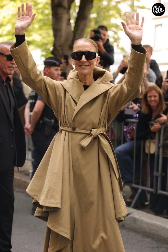 Après quasiment une décennie d'absence, la star canadienne sera prochainement de retour en France pour une série de concerts à Paris

Céline Dion acclamée par ses fans à son arrivée au palace Royal Monceau à Paris, le 28 août 2026. 
© Jasmine Aissaoui / Bestimage