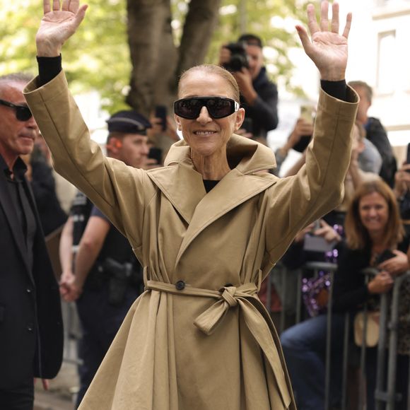 Après quasiment une décennie d'absence, la star canadienne sera prochainement de retour en France pour une série de concerts à Paris

Céline Dion acclamée par ses fans à son arrivée au palace Royal Monceau à Paris, le 28 août 2026. 
© Jasmine Aissaoui / Bestimage