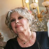 "Faites qu'elle ne sente pas seule" : Marie-Jeanne, la petite soeur de Brigitte Bardot, et sa nièce Camille sortent du silence