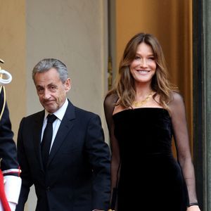 Nicolas Sarkozy et sa femme Carla Bruni (robe Ralph Lauren)  - Arrivées des personnalités au dîner d’État en l’honneur du président brésilien et de sa femme au palais présidentiel de l’Élysée à Paris le 5 juin 2025.

© Jacovides / Moreau / Bestimage