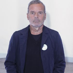 Une situation qui ne semble à l’évidence pas la gêner puisque le bonheur est toujours d’actualité.

Laurent Baffie - Backstage - Enregistrement de l'émission "Animaux Stars", présentée par B.Montiel et diffusée le 4 février sur la chaine Animaux
© Jack Tribeca / Bestimage