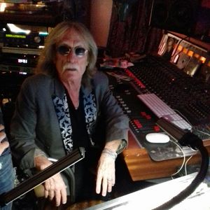 Exclusif - Le chanteur Christophe (Daniel Bevilacqua) dans son appartement parisien avec des amis le 29 et 30 juillet 2019
© Philippe Baldini / Bestimage