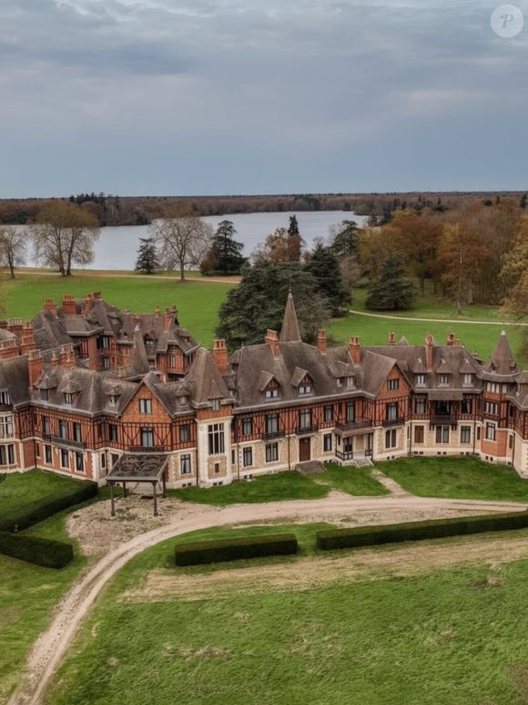 Le domaine d'Armainvilliers, qui a appartu au baron Edmond de Rothschild, a ouvert ses portes. Capture d'écran Instagram