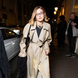 Sur Instagram, elle a partagé plusieurs clichés de la fête dont une photographie mémorable où elle embrasse passionnément l'ex d'Irina Shayk. 

Gigi Hadid - Les célébrités au Château Voltaire à Paris en marge de la fashion week (PFW) le 10 mars 2025
© Perusseau / Da Silva / Bestimage