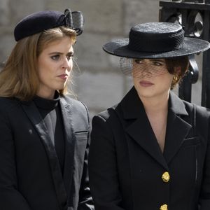 Ces dernières ne sont donc pas touchées par le scandale qui implique leur père.

La princesse Beatrice d’York, La princesse Eugenie d’York - Arrivées au service funéraire à l'Abbaye de Westminster pour les funérailles d'Etat de la reine Elizabeth II d'Angleterre. Le sermon est délivré par l'archevêque de Canterbury Justin Welby (chef spirituel de l'Eglise anglicane) au côté du doyen de Westminster David Hoyle. Londres, le 19 septembre 2022.