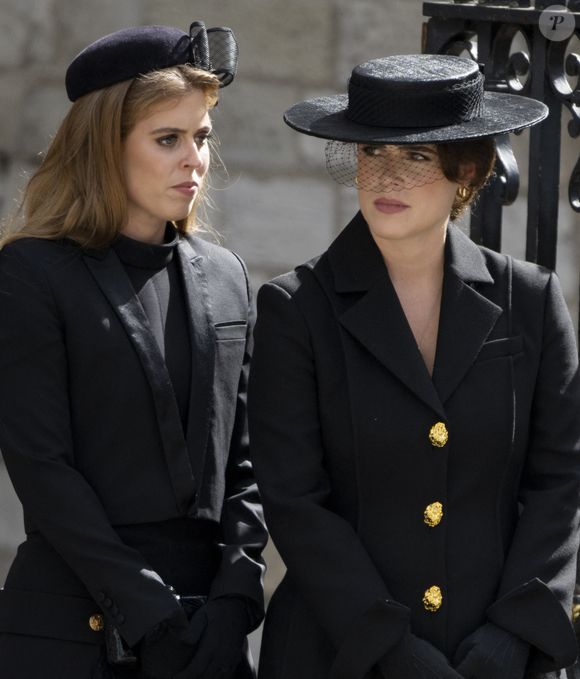 Ces dernières ne sont donc pas touchées par le scandale qui implique leur père.

La princesse Beatrice d’York, La princesse Eugenie d’York - Arrivées au service funéraire à l'Abbaye de Westminster pour les funérailles d'Etat de la reine Elizabeth II d'Angleterre. Le sermon est délivré par l'archevêque de Canterbury Justin Welby (chef spirituel de l'Eglise anglicane) au côté du doyen de Westminster David Hoyle. Londres, le 19 septembre 2022.