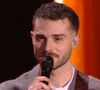 Arnaud a même déjà lui aussi tenté sa chance dans un télécrochet bien connu.

Arnaud, le petit-ami de Lily la surprend sur le plateau de la Star Academy