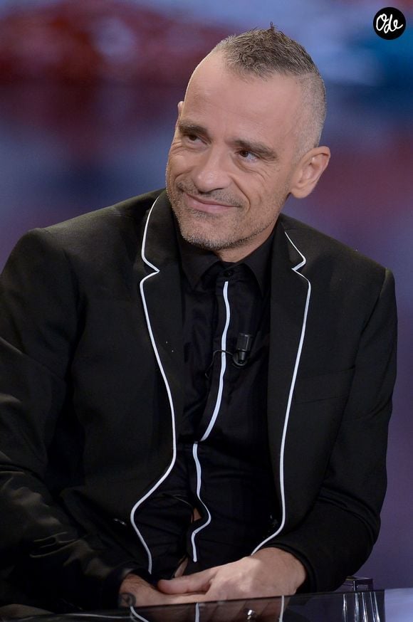 Son père était présent pour un moment particulièrement symbolique puisqu’il l’a accompagnée jusqu’à l’autel. 

Eros Ramazzotti sur le plateau de l'émission TV "Che tempo che Fa" à Milan. Le 7 mai 2016