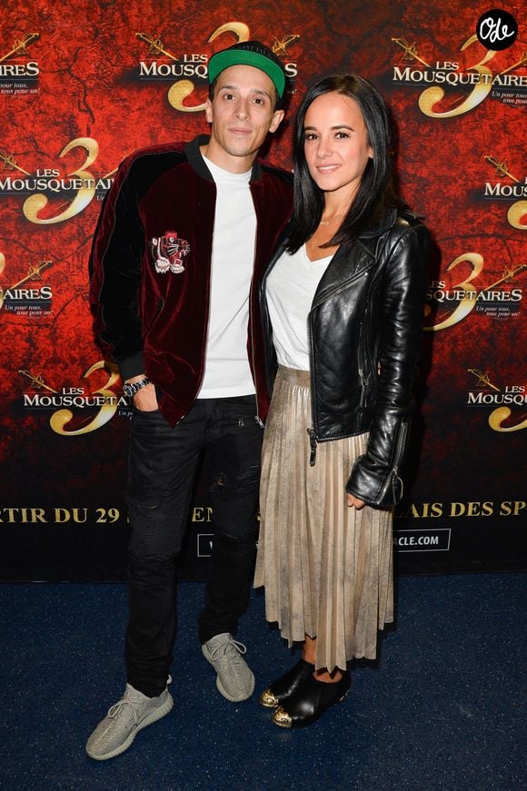 Le concert, initialement prévu le 5 septembre, avait dû être reporté après un incident ayant endommagé le plafond de la salle.

Alizée et son mari Grégoire Lyonnet à la générale de la comédie musicale "Les 3 Mousquetaires" au Palais des Sports à Paris le 7 octobre 2016.

© Coadic Guirec - Cyril Moreau / Bestimage