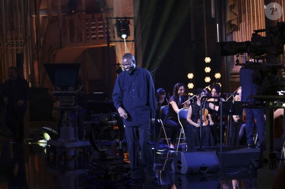 Exclusif - Abdelmalik lors de l'enregistrement de l'émission "Le Grand Echiquier - Spéciale Serge Gainsbourg" présentée par C.Chazal et A.Manoukian et diffusée le 7 avril 2026 sur France 2, à Paris, France, le 17 septembre 2025. © Jack Tribeca/Bestimage