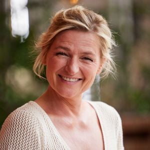 Et aucun remplaçant n'est pour l'instant pressenti.

Anne-Elisabeth Lemoine au village lors des Internationaux de France de tennis de Roland Garros 2023, à Paris, France, le 9 juin 2023. © Jacovides-Moreau/Bestimage